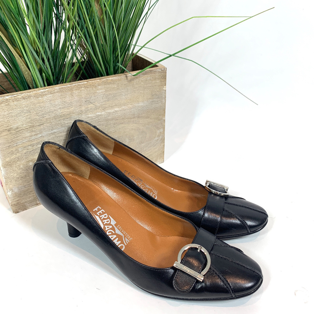 Ferragamo Round Toe Italy Black Kitten Heels